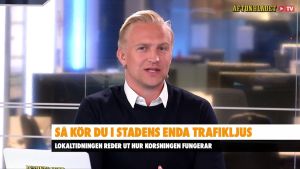 En skärmdump från den felaktiga videon. En man i en teveruta. Han heter Janne Grönroos.