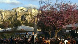 Kahvilaelämää Akropolis-kukkulalla