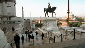 Kansallismonumentti: Vittorio Emanuele II:n patsas Roomassa