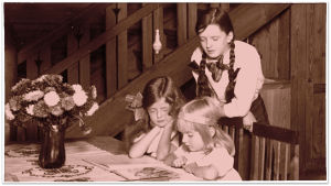 Jean Sibeliuksen tyttäret Katarina, Margareta ja Heidi 1915