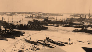 Venäläisiä sotalaivoja Helsingin Pohjoissatamassa maaliskuussa 1918