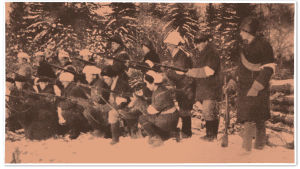 Valkoisten joukkoa Ingelsissä 23. helmikuuta 1918.