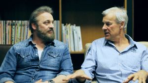 Stig och Erik blev tillsammans av med en halv miljon euro. Stig Grönlund och Erik Rustner blev tillsammans av med en halv miljon euro. Ur dokumentären Att sminka en gris.