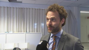 Mikael Wigell tror att man kan påverka Brasilien genom yttre press. Mikael Wigell, äldre forskare på Utrikespolitiska institutet i Helsingfors.