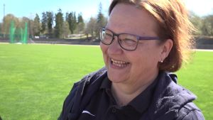 Lena Hindström-Pesu är stolt över att Åbo får arrangera Stafettkarnevalen för första gången. Lena Hindström-Pesu intervjuas inför Stafettkarnevalen 2018.