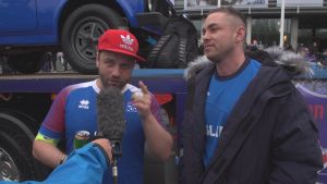 "Joey the drummer" varnar för Island. Johann Bianco är isländsk supporter.