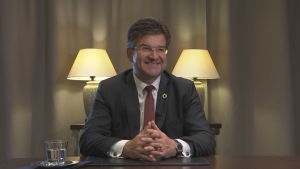 - Jag är absolut övertygad om att vi lever i en tid då vi behöver mer FN, mer multilateralism och är i större behov av en världsordning som bygger på regler och lagar än någonsin tidigare, säger ordförande för FN:s generalförsamling Miroslav Lajčák Ordförande för FN:s sjuttioandra generalförsamling Miroslav Lajcak.
