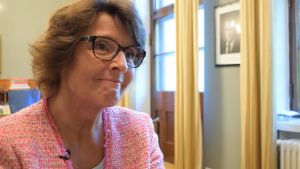 Kommunikationsminister Anne Berner Anne Berner på sitt tjänsterum på kommunikationsministeriet