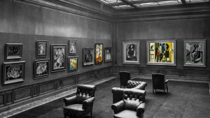 Taidegalleria Pariisissa. Näkymä mustavalkeaan, osittain värilliseen taidegalleriaan.