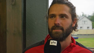 Benjamin Storbacka uppskattar David Carlssons bidrag till GBK. Benjamin Storbacka spelar i GBK.