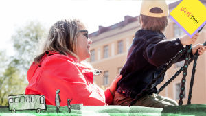 Satu Sandell ja hänen poikansa Tomi. Pääkuva. MHL