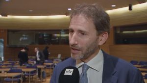 Davide Casaleggio är en artig och intelligent man som väger varje ord på guldvåg. Femstjärnerörelsen