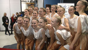 Marigold IceUnity försvarar mästartiteln i Helsingfors. Synkrolaget Marigold IceUnity jublar efter tävling.