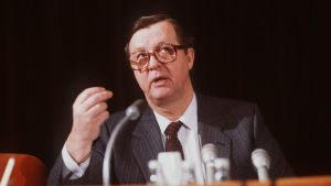 Kalevi Sorsa (1986).