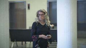 KD anser att terrorismen får för lite uppmärksamhet i den säkerhetspolitiska redogörelsen. De islamistiska attackerna mot kyrkor och synagogor har varit direkta attacker mot de europeiska värdena, konstaterade Päivi Räsänen i Kristdemokraternas gruppanförande. Kansanedustaja Päivi Räsänen saapui todistajana poliisijohdon virkarikoskäräjille Helsingin käräjäoikeuteen maanantaina 26. marraskuuta.