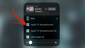 Kuvakaappaus iPad-tabletista, jolla valitaan AirDrop-toiminnolla kuvan heijastus Apple TV -laitteeseen.