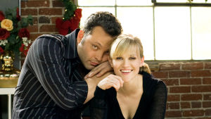 Neljä joulua yhdessä päivässä. Vince Vaughn ja Reese Witherspoon katsovat kameraan.