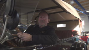 Clas Palmberg i Finlands första vätgasbil Packard 1927. Clas Palmberg i sin vätgasdrivna Packard 1927