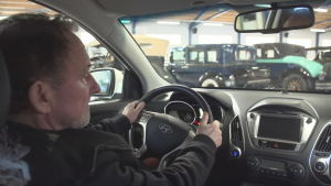 En modern vätgasbil går mycket tyst, berättar Clas Palmberg. En vätgasbil är lätt att köra intygar Clas Palmberg.