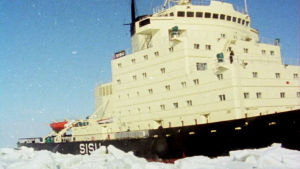 Jäänmurtaja Sisu merellä 1977