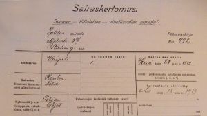 When Kersten arrives in Finland, he can barely walk, so he ends up in a military hospital in Helsinki. According to the medical files, he had been ill for two months before arriving in Finland, so at least since April. In addition to this, he had spent two weeks in a cholera isolation barracks. Felix Kerstenin sairaskertomus-dokumentti.