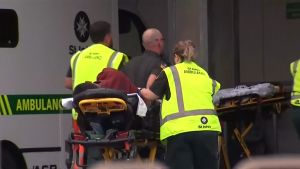 Räddningspersonal tog hand om skadade efter skjutningen i Christchurch Räddningspersonal efter skjutningen i Christchurch