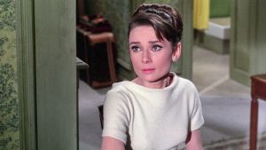 Audrey Hepburn elokuvassa Charade - Vaarallinen peli