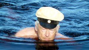 För Nalle Valtiala har havet alltid varit viktigt och han simmar oberoende av årstid. Nalle Valtiala