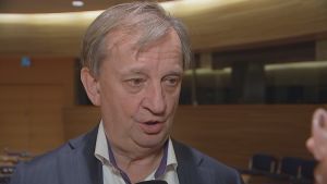 Harkimo har inget emot att kallas för populist om man det ordet avser att folk fattar beslut tillsammans. harry harkimo