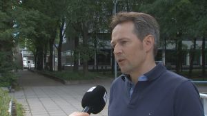 Juri Aaltonen, ordförande på tjänstemannaförbundet Erto. Bild på Juri Aaltonen som intervjuas.