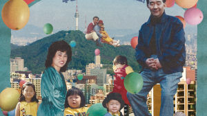 Vanha hieman haalistunut värikuva etelä-korealaisesta perheestä