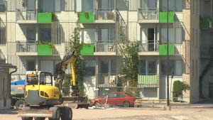 Gröna inslag i nya byggnader på Busholmen i Helsingfors. Gröna inslag i nybygge på Busholmen i Helsingfors.