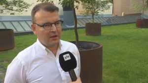 Jussi Luomanen tror att det kommer bli flera gröna inslag i stadsbilden framöver. Jussi Luomanen på Helsingfors stad.