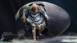 Wagners Rhenguld - Nietzsche var nära vän med paret Wagner, och en stor musikälskare, med egna kompositörsanspråk. I Zarathustra nämns bergstroll, som tolkats som en inspiration till Mumindalen. Kohtaus oopperasta Reininkulta. Suomen kansallisooppera 2019.