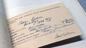 Kansallisarkistossa oleva kortti jossa kaivataan tietoja Oskar Marttila -nimisestä miehestä.