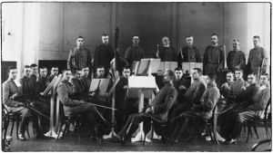 Laatokan jalkaväkirykmentin orkesteri Viipurissa 1918-1919.