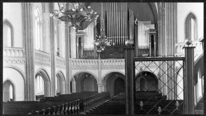 Viipurin tuomiokirkon kirkkosali 1930-luvun lopulla kuvattuna urkuparvelle päin.