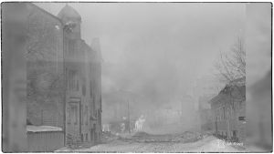 Viipuri palaa. Kuva Linnankadun Patterinmäen puoleisesta päästä 8. maaliskuuta 1940. Viipuri palaa. Kuva Linnankadun patterinmäen puoleisesta päästä 8.3.1940.