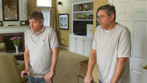 Identtiset kaksoset Doug ja Howard saivat tietää toisistaan vasta aikuisiällä.