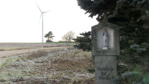Vindmölla intill byn Altzirkirkendorf i norra Bayern. En vindmölla intill byn Altzirkirkendorf i norra Bayern.