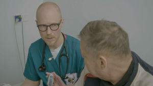 Akuuttilääkäri Jani Mononen työskentelee Peijaksen sairaalan päivystyksessä
