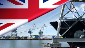 Än så länge gäller samma villkor för handel och rörlighet. Bildmontage. Åbo hamn med en brittisk flagga i hörnet.