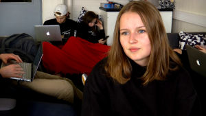 Jessica Weber i Karis-Billnäs gymnasium tänker skippa tyskan eftersom hon satsar på andra ämnen. Porträttbild av Jessica Weber.