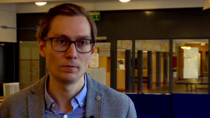 Rektor Esbjörn Hägerstedt hoppas på en allmän attitydförändring när det gäller främmande språk. Porträttbild av Esbjörn Hägerstedt.