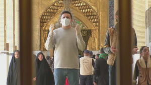 Man i moskén Imam Ali i Najaf, Irak 5.3.2020 Man i moskén Imam Ali i Najaf, Irak 5.3.2020