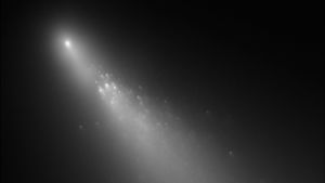 Komeetta 73P/Schwassmann-Wachmann 3:n B-kappale hajonneena.