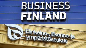 Business Finland och Närings-, trafik- och miljöcentralerna hör till dem som beviljar stöd. Business Finlandin logo ja Ely-keskuksen logo.