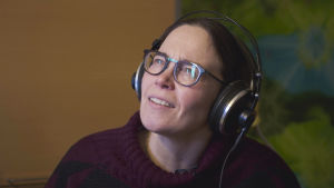 Anna Morottaja spelar in en skiva med livde, den blir världens första. Anna morottoja spelar in livde, enaresamisk musik