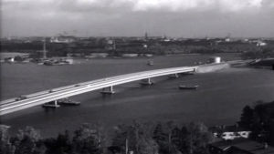 Vastavalmistunut Lapinlahden silta (1965).