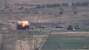 En skärmdump från en video från det armeniska försvarsministeriet sägs visa en azerisk stridsvagn explodera på frontlinjen på söndag morgon. En skärmdump från en video från det armeniska försvarsministeriet sägs visa en azerisk stridsvagn explodera på frontlinjen på söndag morgon.